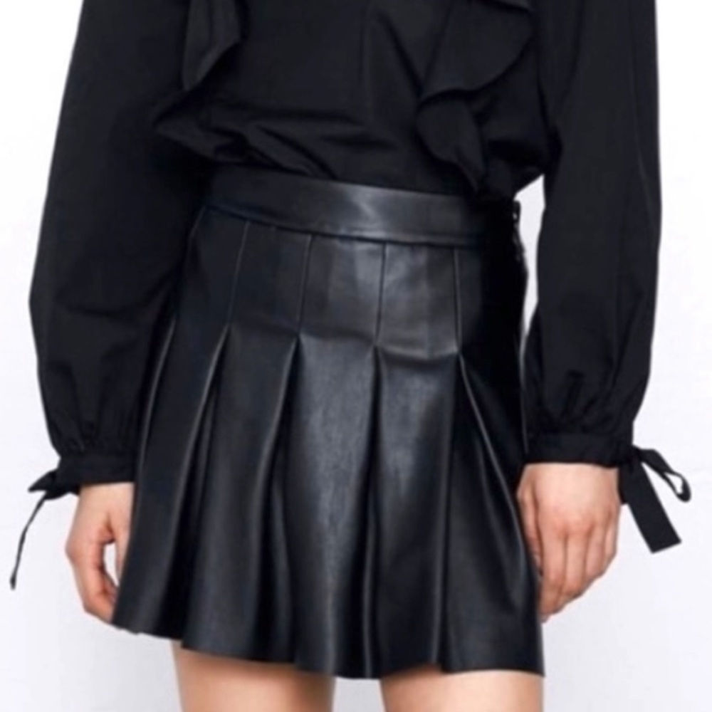 Black pleather pleated mini skort